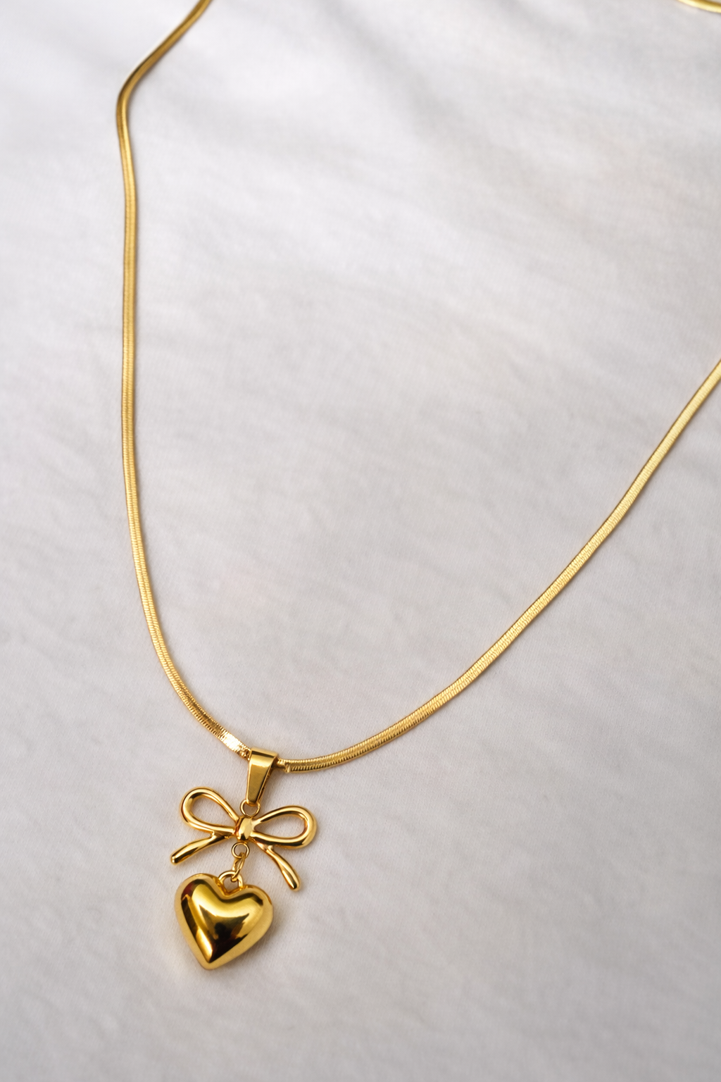 Heart with bow necklace💖🎀