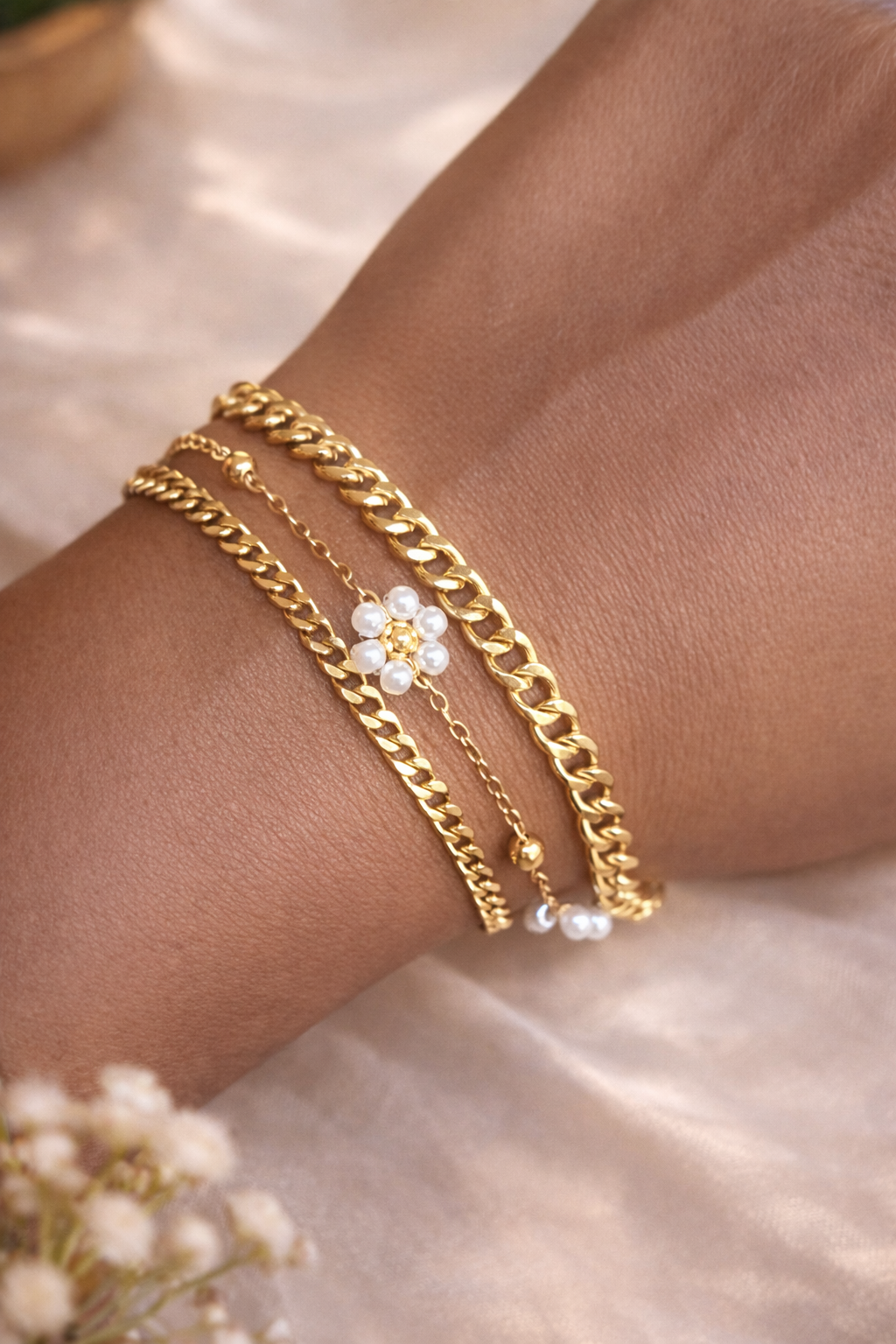 Pearla Glow Chain Bracelet