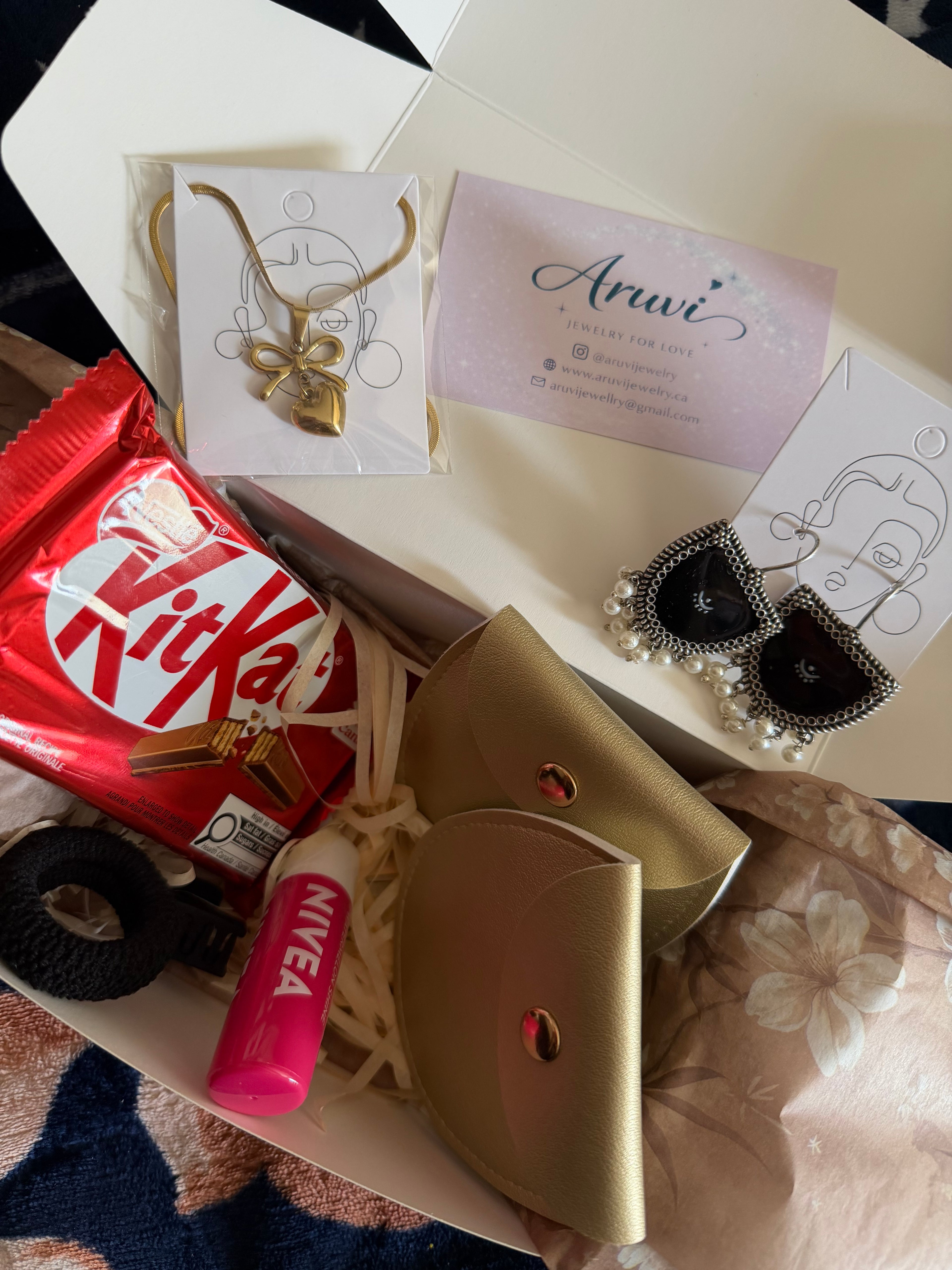 💝 Aruvi Valentine Love Hamper